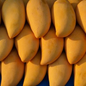 mangoes, fruit, mango-1320111.jpg